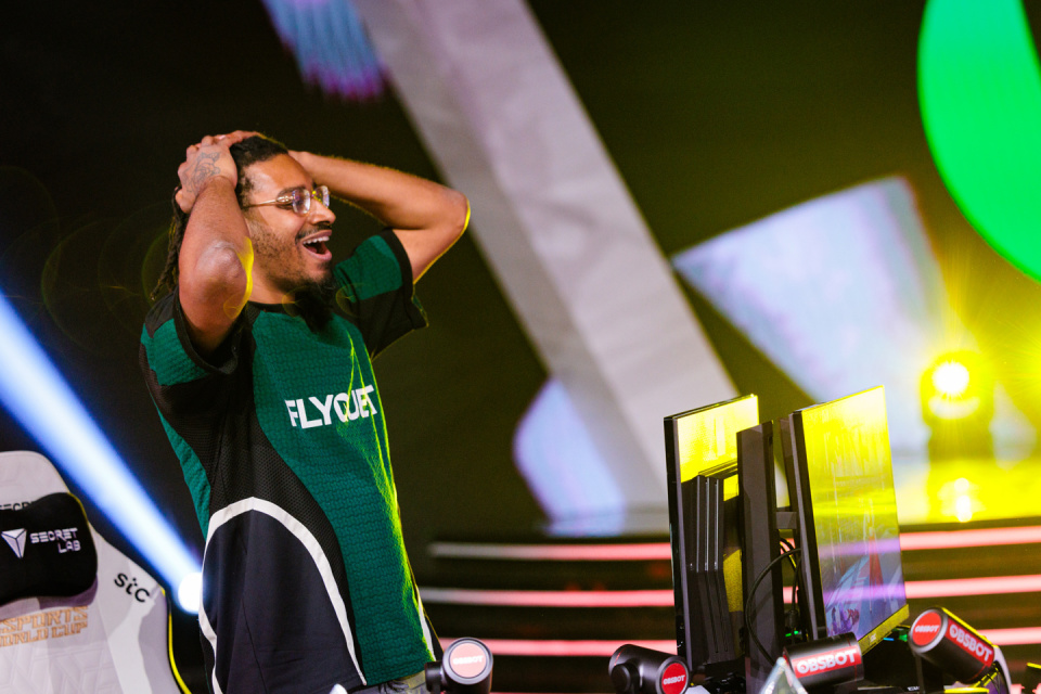 EWC《街霸6》再現(xiàn)提前開香檳，中國(guó)選手小孩涉險(xiǎn)戰(zhàn)勝Punk